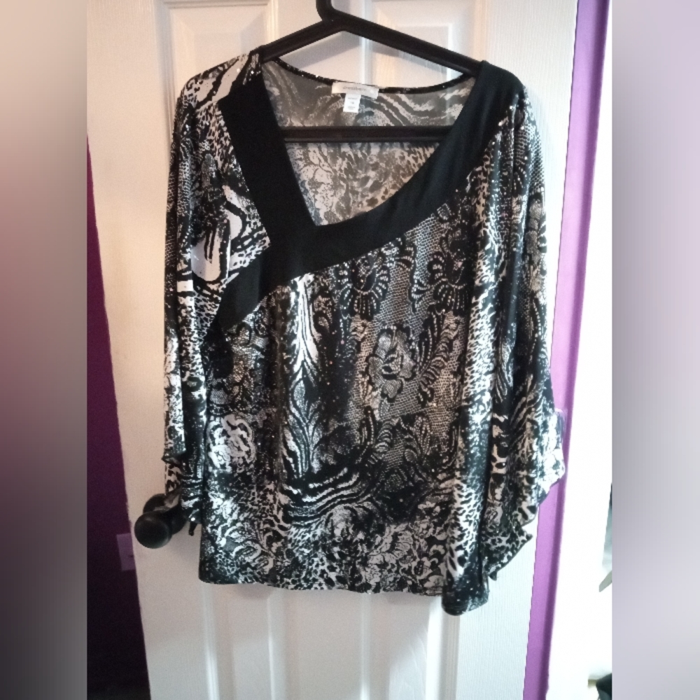 Plus size Printed blouse with flowy sleeves